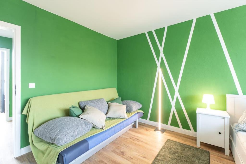 Nature Inspiration Apartment With Balcony & Grill Bbq In Duisburg Mitte Central Station 10 Mins & Big Tv With Photo Lights Exteriör bild