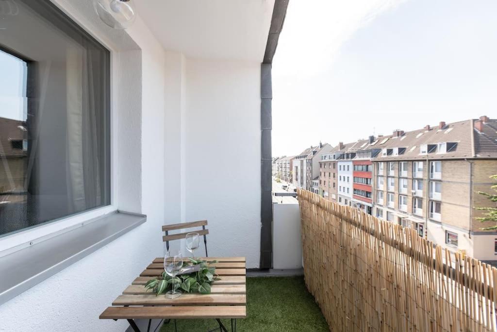Nature Inspiration Apartment With Balcony & Grill Bbq In Duisburg Mitte Central Station 10 Mins & Big Tv With Photo Lights Exteriör bild