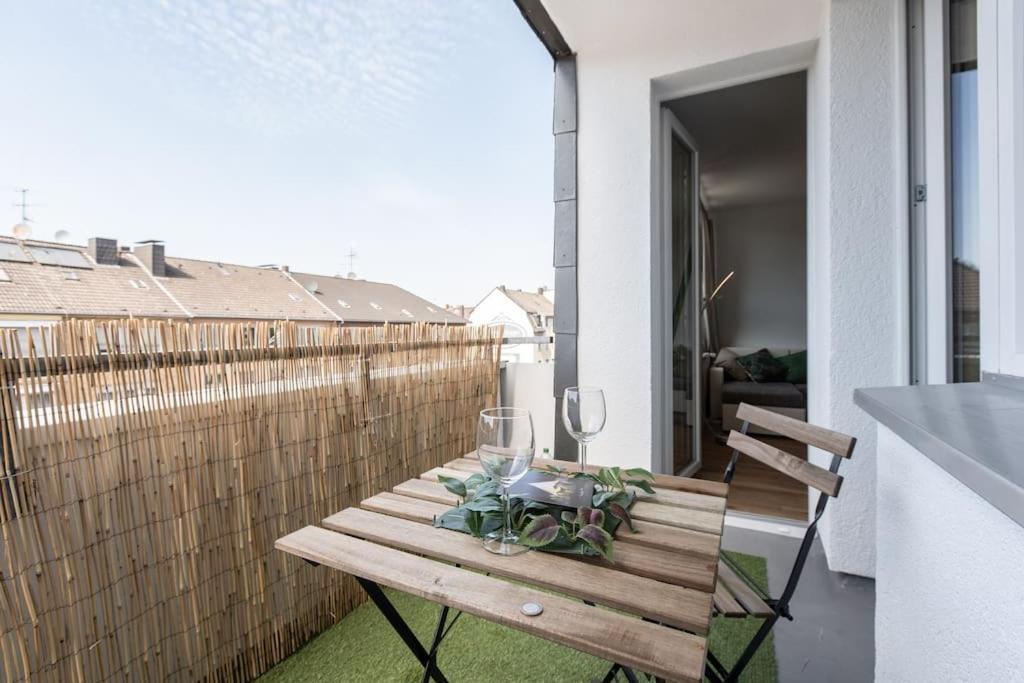 Nature Inspiration Apartment With Balcony & Grill Bbq In Duisburg Mitte Central Station 10 Mins & Big Tv With Photo Lights Exteriör bild